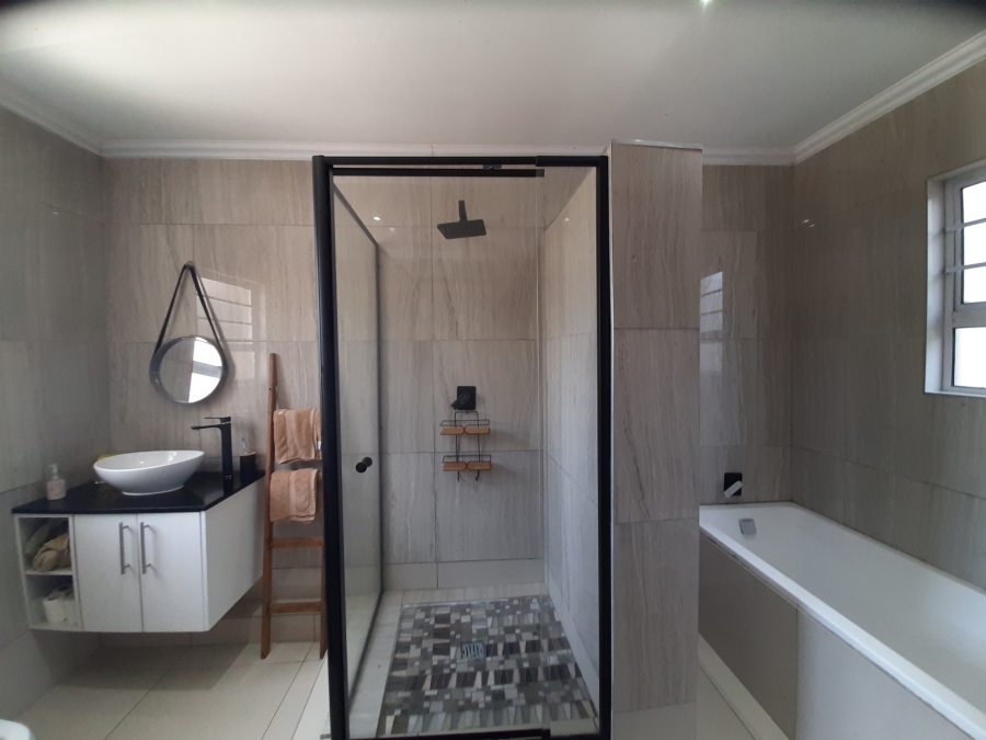 4 Bedroom Property for Sale in Abbotsford Eastern Cape